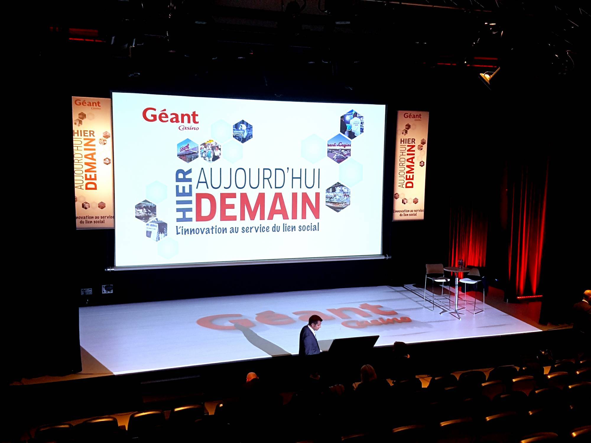 Prestation technique et location vidéo pour séminaire  Géant Casino au Musée des Confluence à Lyon 2