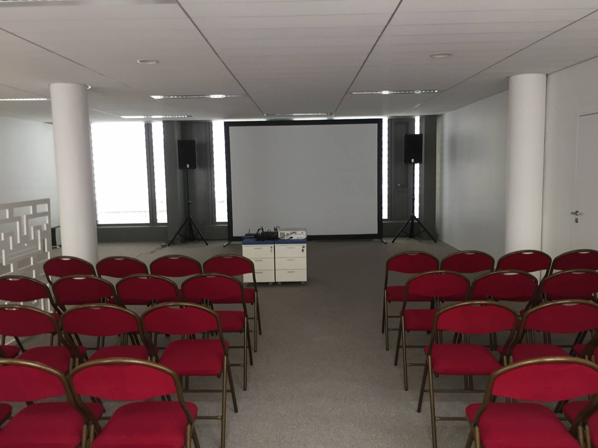 Location kit sonorisation et vidéo pour conférence à Lyon
