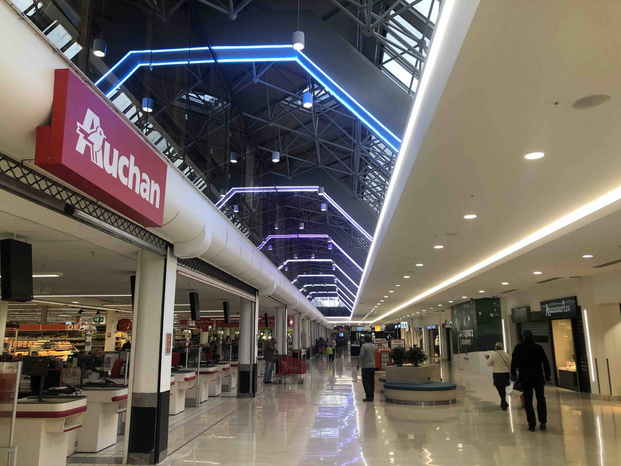 Auchan Saint-Genis-Laval, programmation lumineuse centre commercial Centre Commercial Saint Genis 2