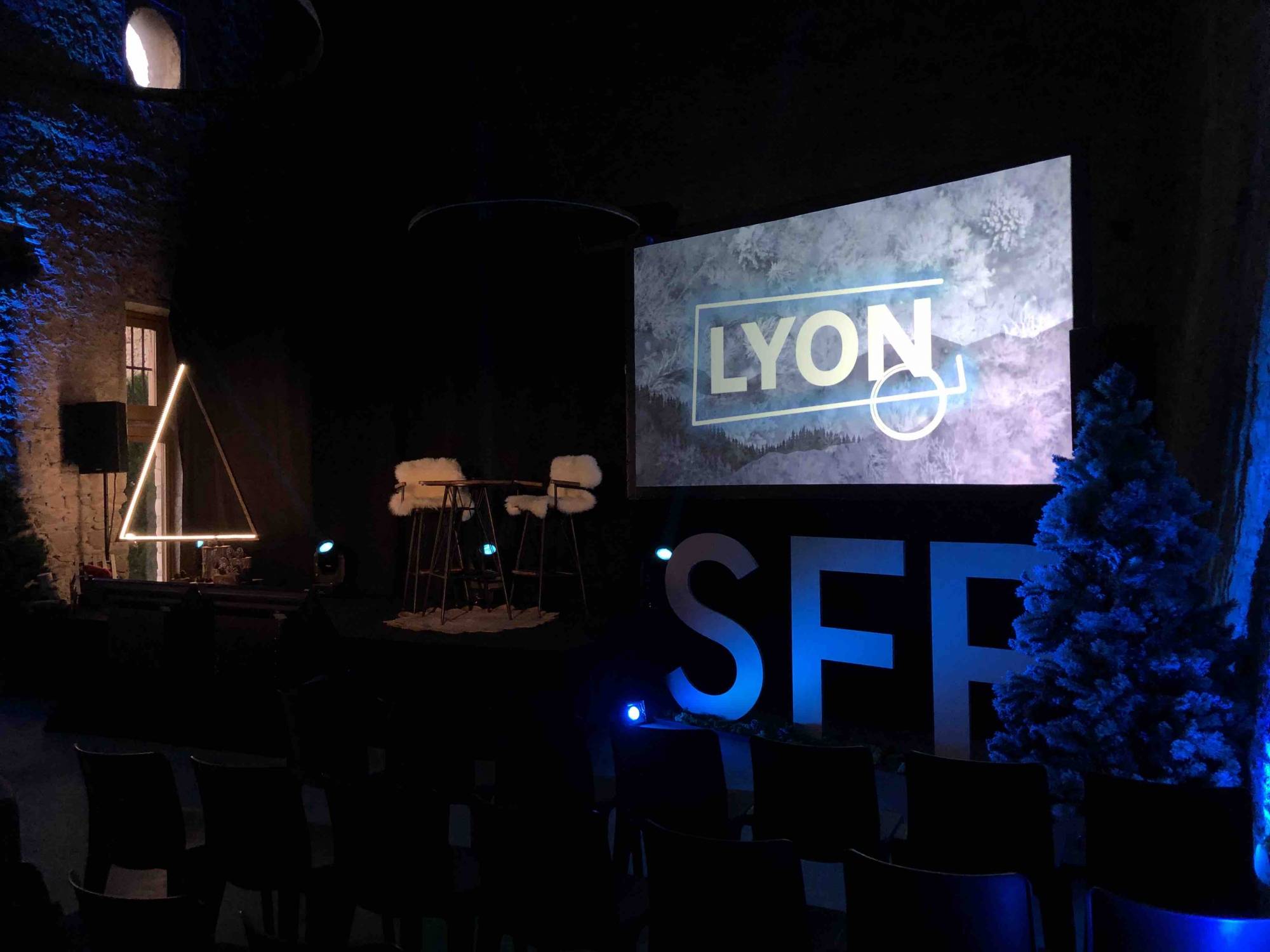 Séminaire entreprise SFR au Château de La Gallée, vidéo, sonorisation et lumière pour cet événement professionnel à Millery