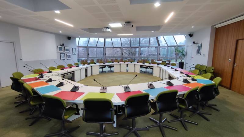 Intégration de matériel audiovisuel à Lyon : une solution sur-mesure pour chaque espace professionnel