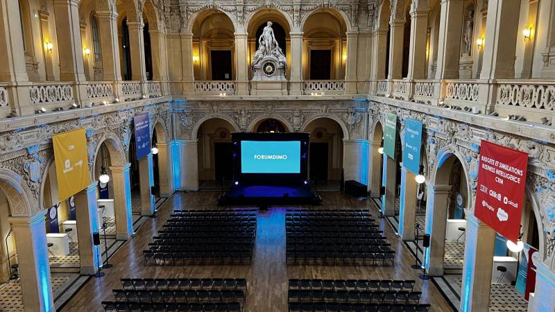 Sonorisation pour séminaires et conférences à Valence : louez du matériel audiovisuel professionnel adapté