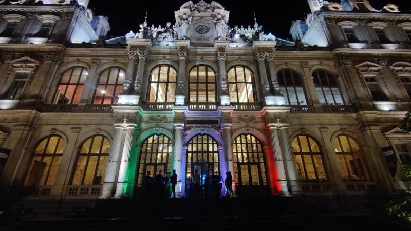 Éclairage de la façade du Palais de Labourse de Lyon