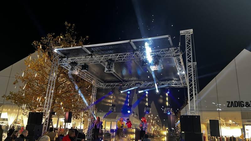 Prestation de structure scénique pour un concert à The Village Outlet Lyon