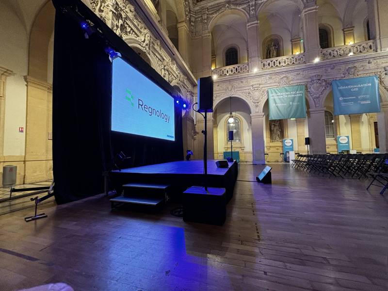 Prestation d'écran retour pour un forum au Palais de la Bourse de  Lyon