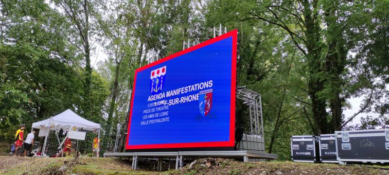 Location d’écrans géants pour la retransmission de la Coupe du Monde 2026 à Lyon : TV, écrans LED et vidéoprojecteurs