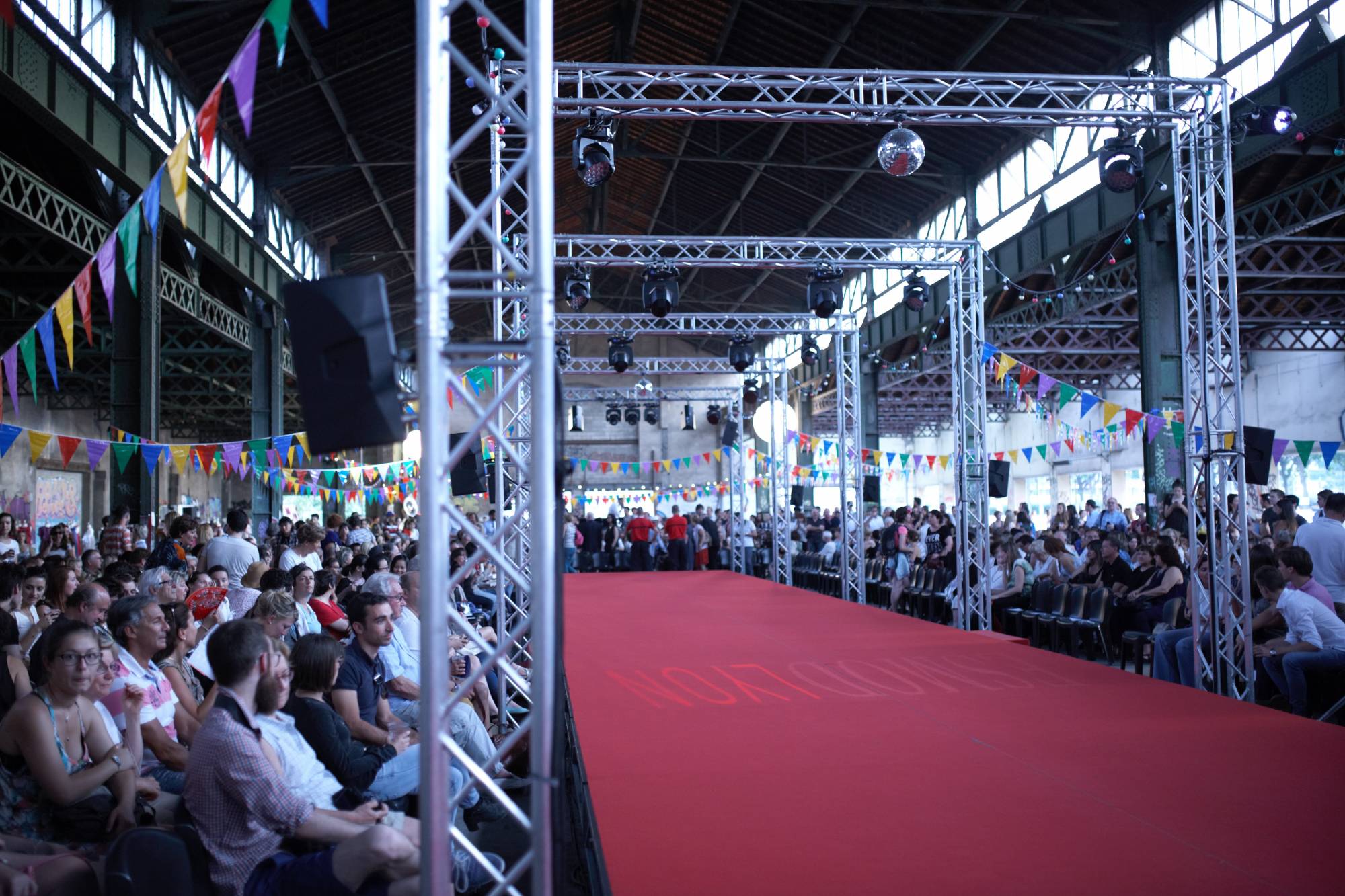 Location structure arche carré à Lyon