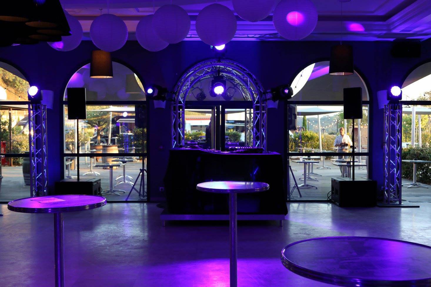 Location arche structure aluminium pour accrocher des projecteurs à Lyon