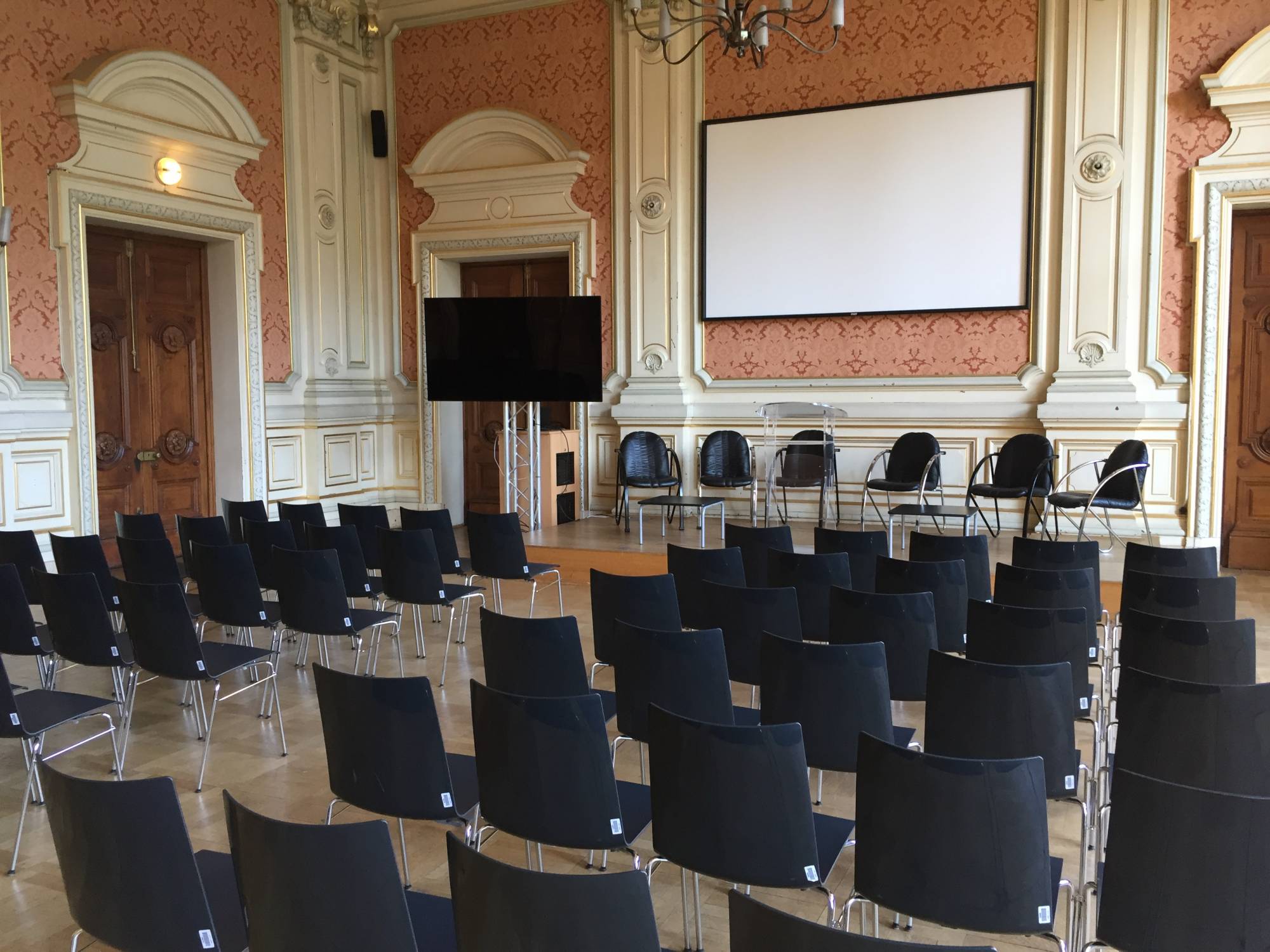 Installation Ecran LCD 75’’ Rhône-Alpes