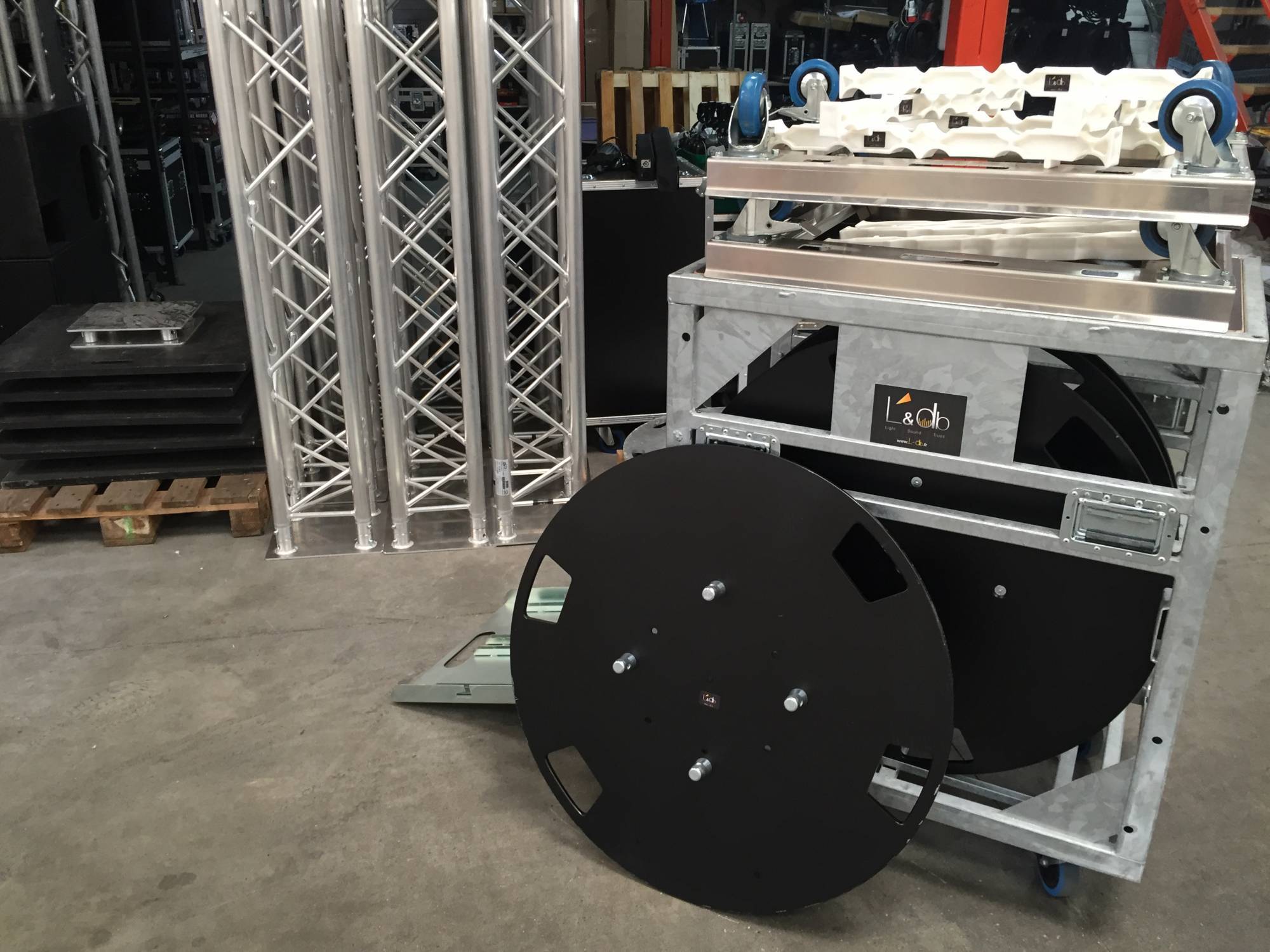 Location embase lourde pour totem à Lyon L&Db