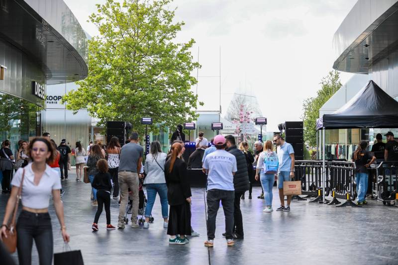 Location tente et barnum noir professionnel 3x3 et 6x3 à Lyon (69)