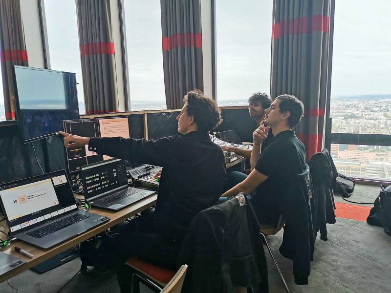 Régie technique d'un événement d'entreprise avec équipes régisseurs son et vidéo à Lyon