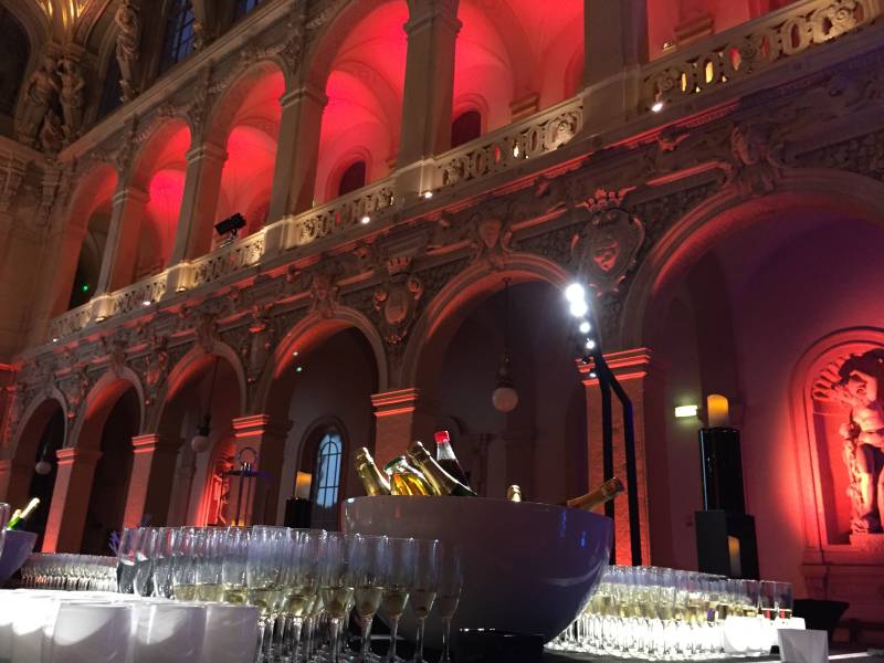 Location de matériel d’éclairage pour mise en lumière d’un événement et d’un buffet à Chambéry