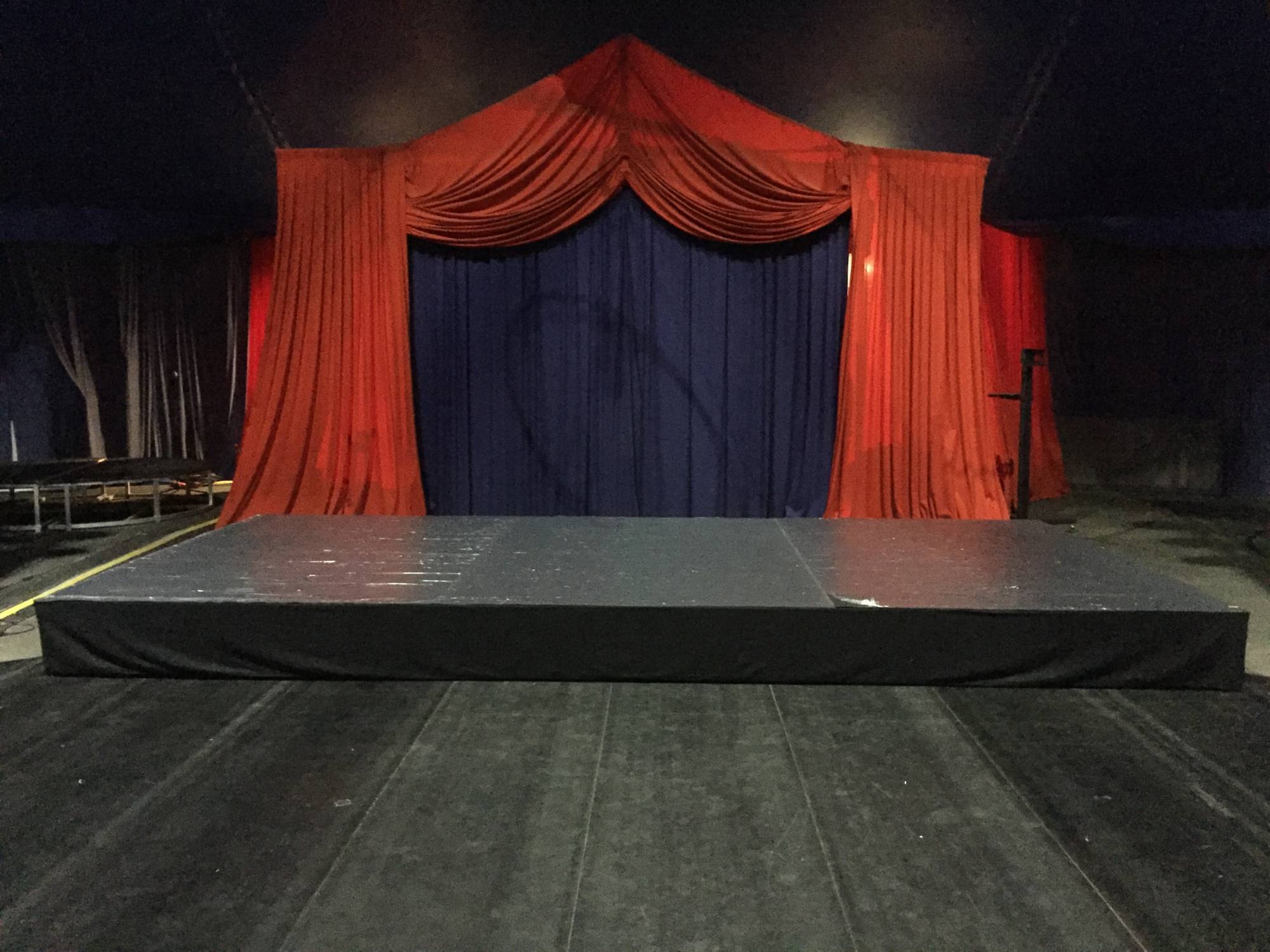 Différentes solutions d’aménagement et de décoration pour vos scènes et podiums en location à Lyon
