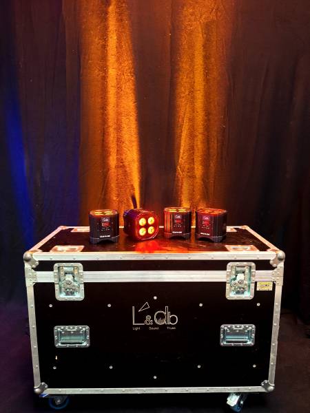 Location de projecteurs sur batterie afin de mettre en lumière votre espace simplement et rapidement.