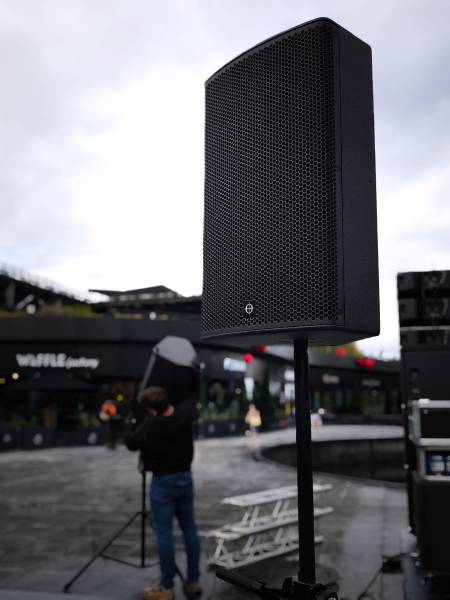 Location sonorisation CODA AUDIO pour un concert à Lyon
