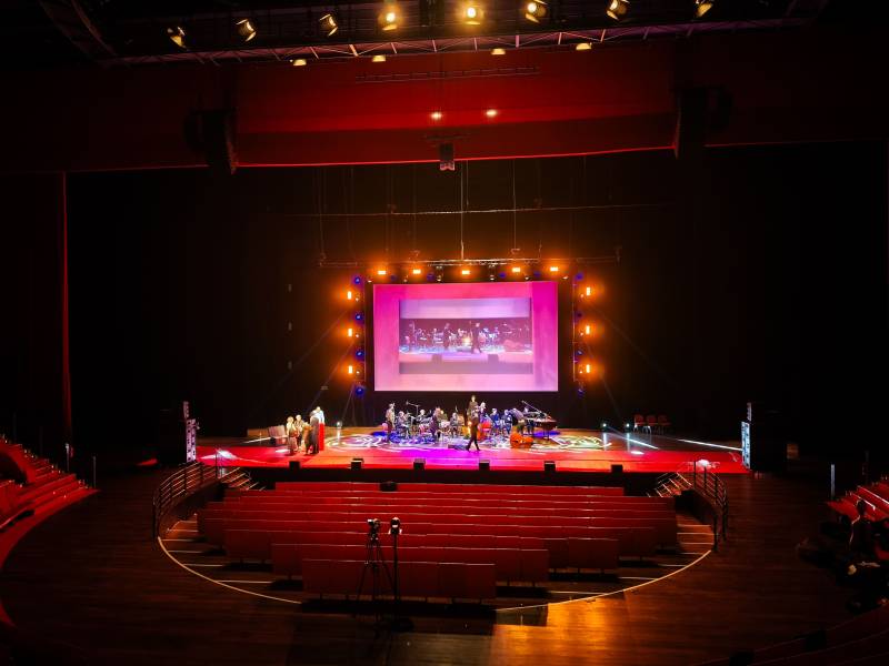 Quels sont les équipements d'éclairage incontournables lors d'un événement à Lyon ?