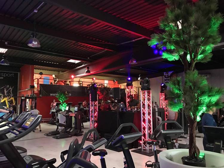 Location de projecteurs BEAM pour inauguration à saint Genis Laval