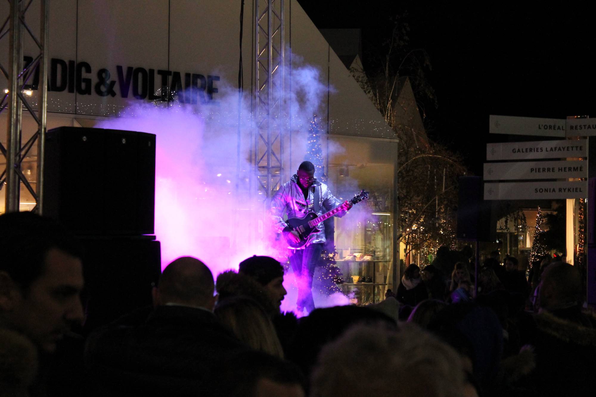 Machine à fumer Spectacle The Village Lyon