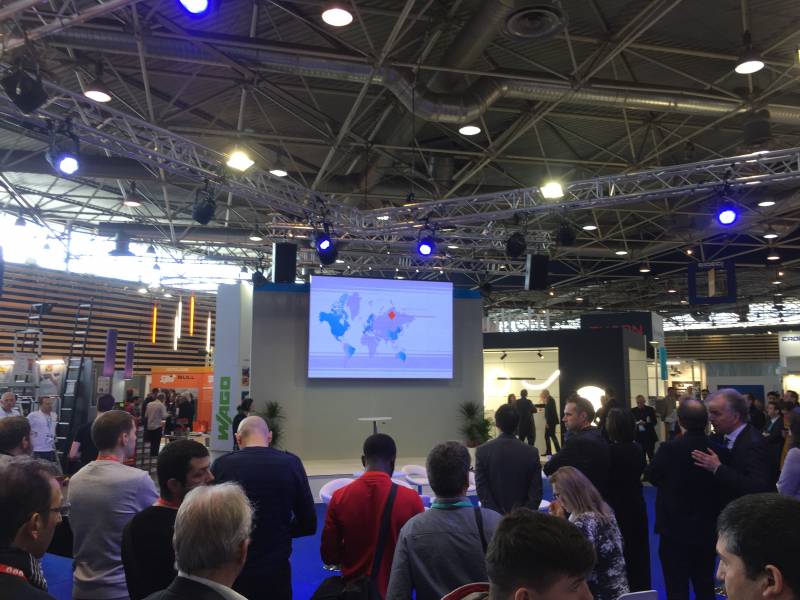 installation d'écran LCD Pour un stand sur le salon SIDEC