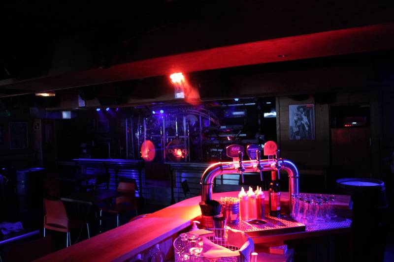 Installation fixe audiovisuelle pour un bar festif à Lyon