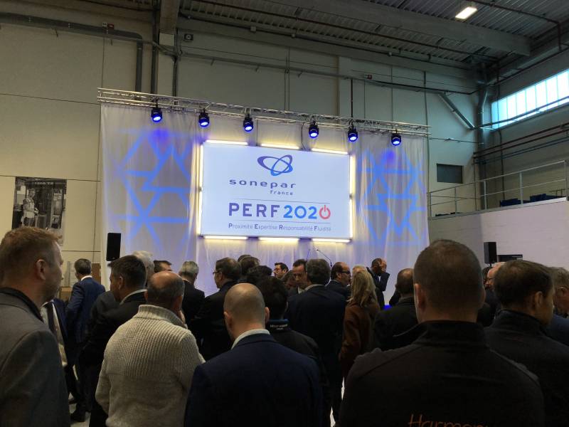 Location de vidéoprojecteur avec écran pour événement à Saint Vulbas