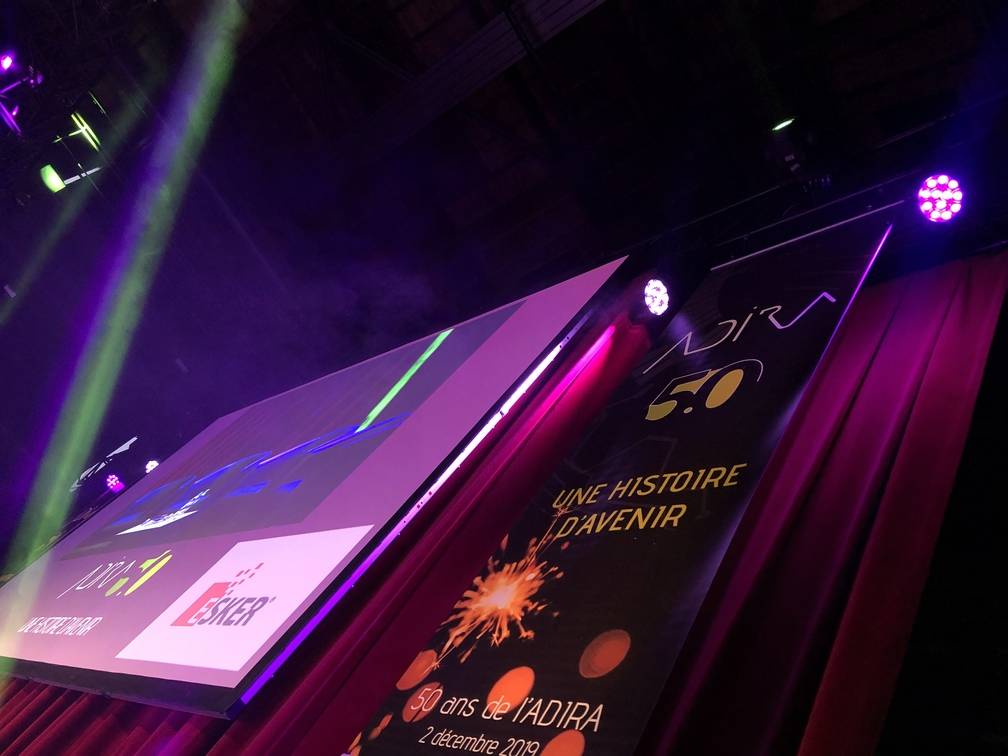 Location de projecteurs lyre wash pour spectacle à Lyon