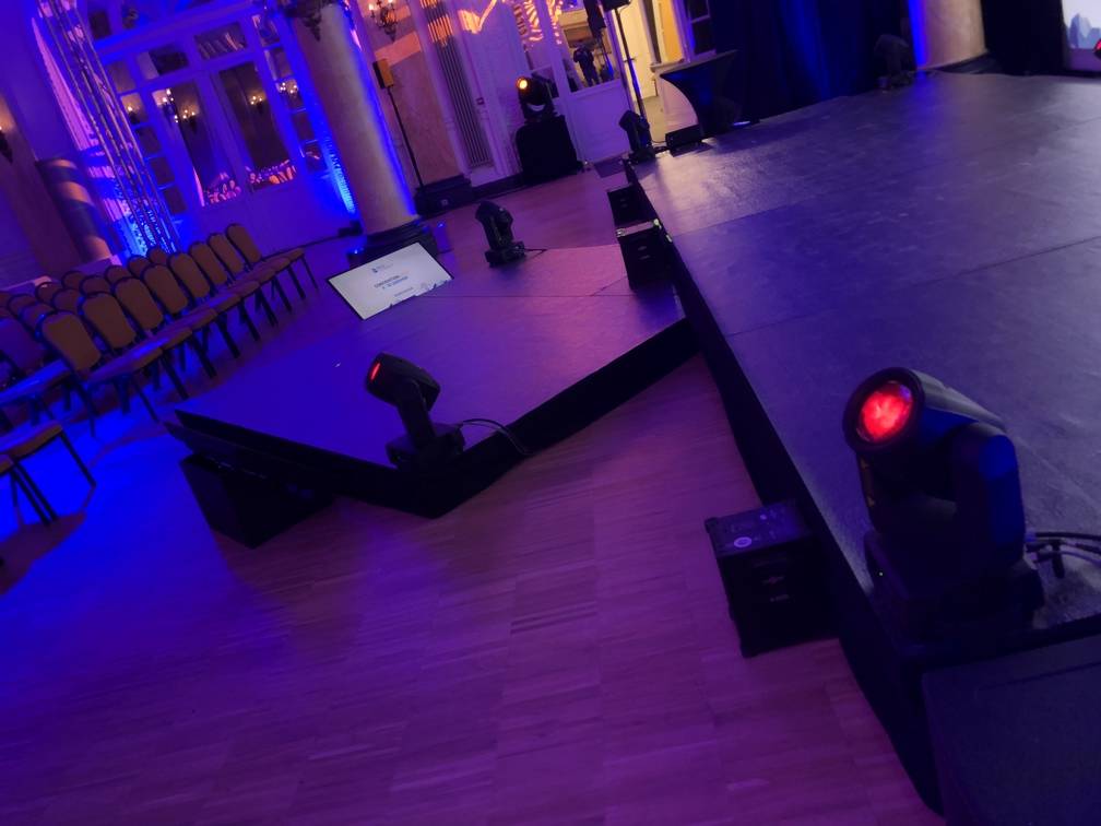 Prestation lumière pour Convention Bjorg avec Projecteur BEAM à Saint Genis Laval