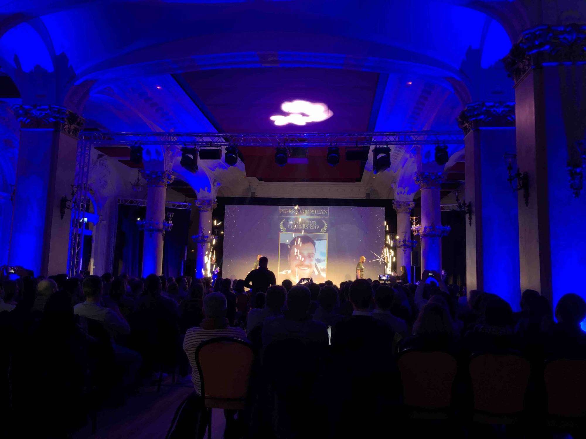 Location machine à étincelle DJ prower V1 Lyon pour représentation