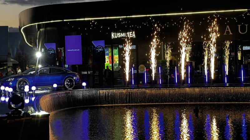 Prestation de machine à étincelles froides pour un lancement de produit dans la région de Lyon