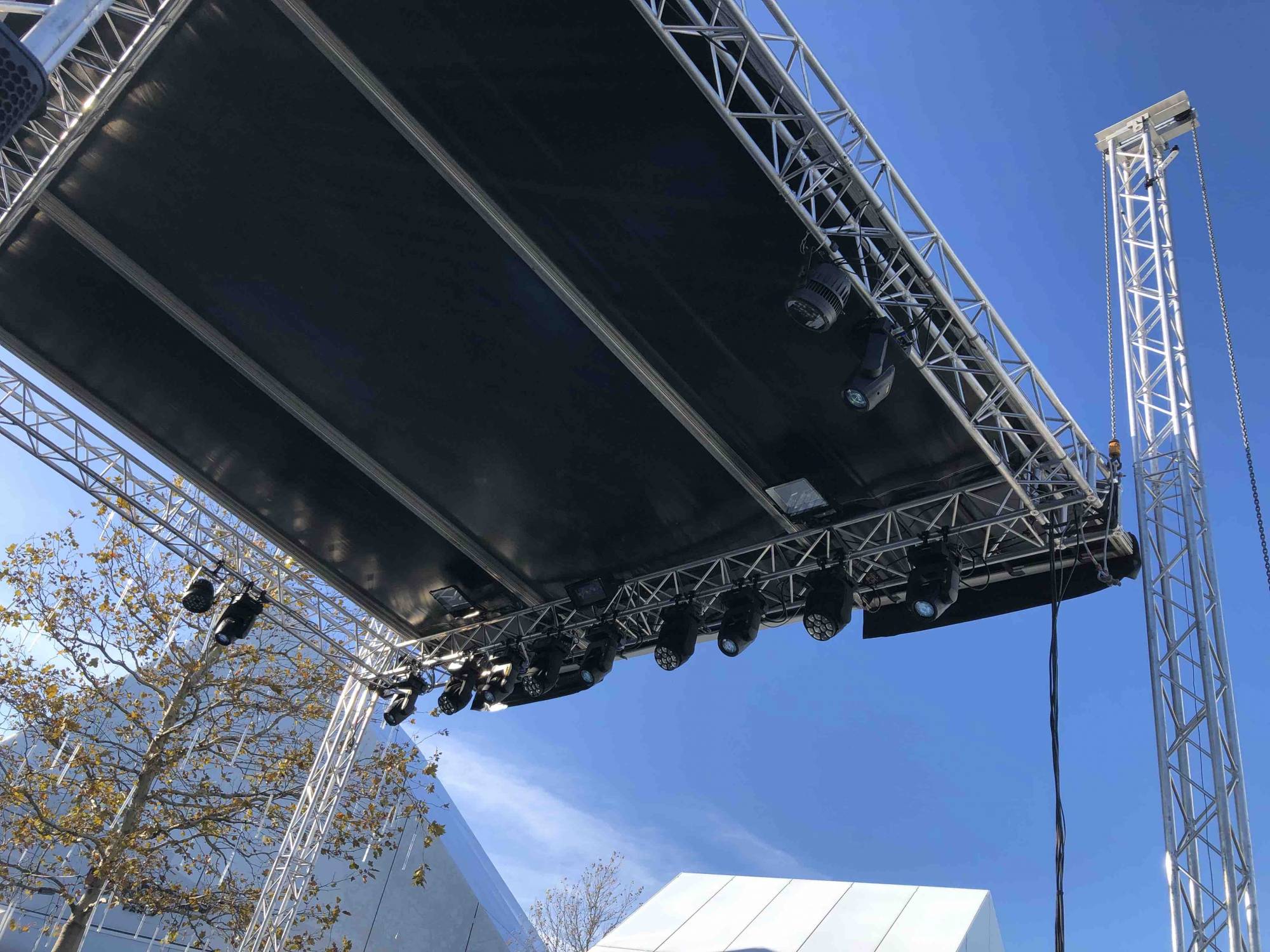 Mise en place couverture de scène spectacle Lyon