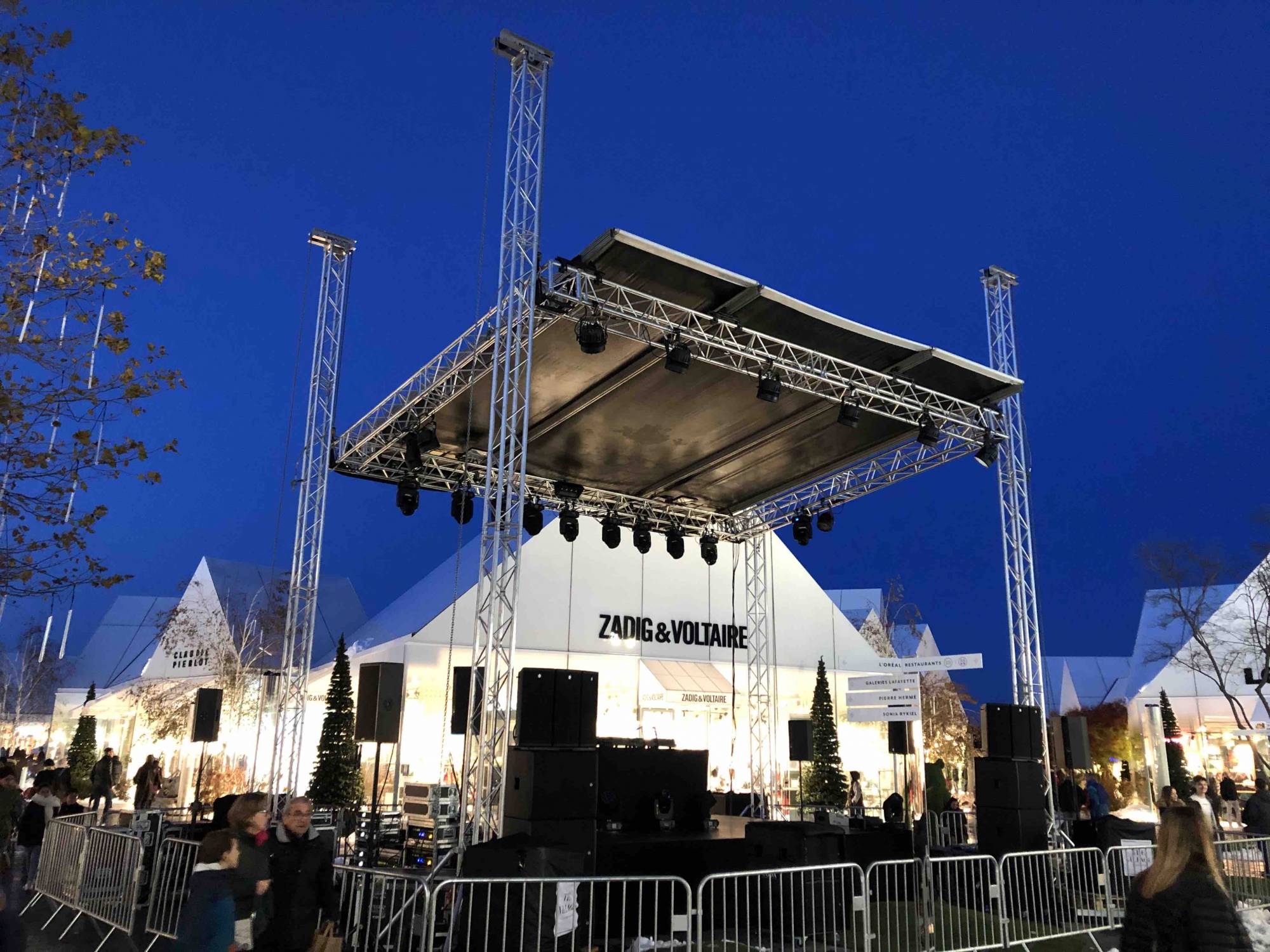 Location couverture de scène pour show Villefontaine