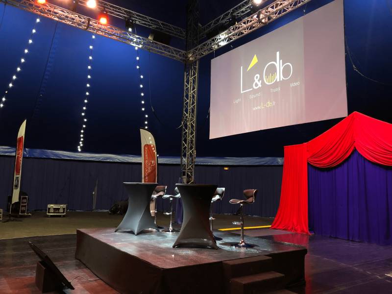 Prestation de mange-debout pour un événement à Lyon