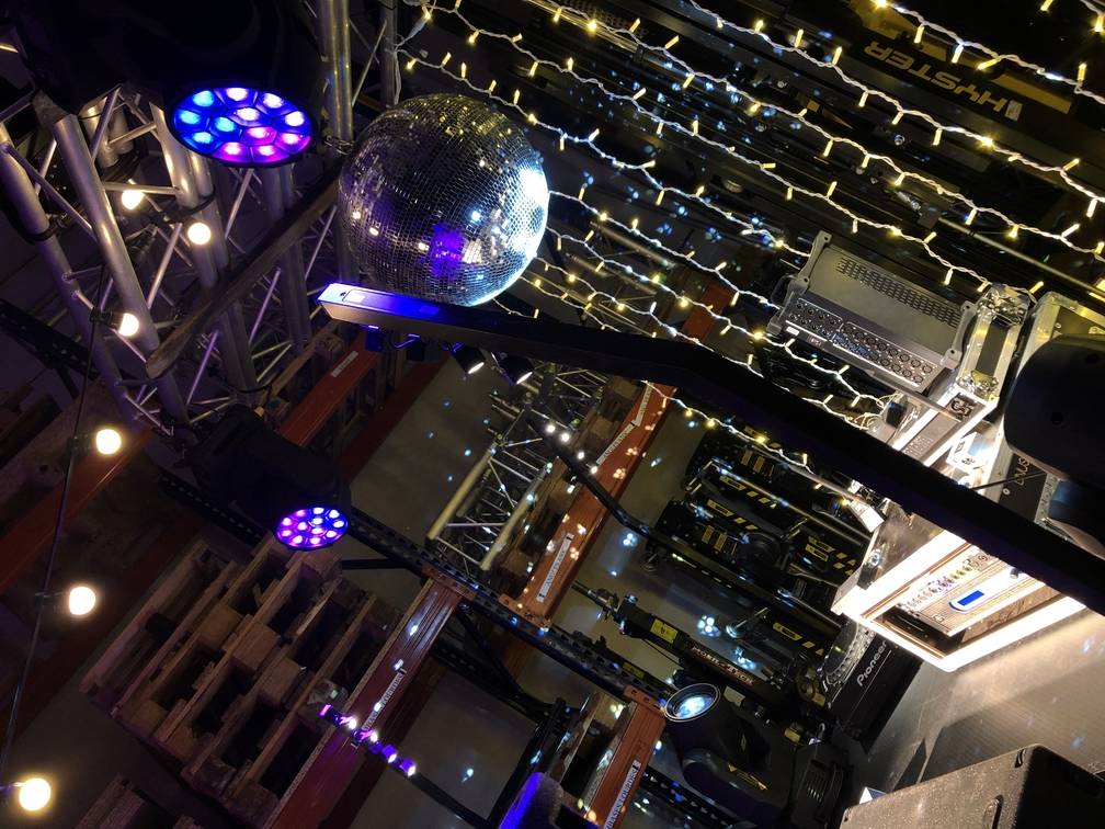 Location boules à facettes pour les fêtes de Noël ou de fin d'année à Lyon