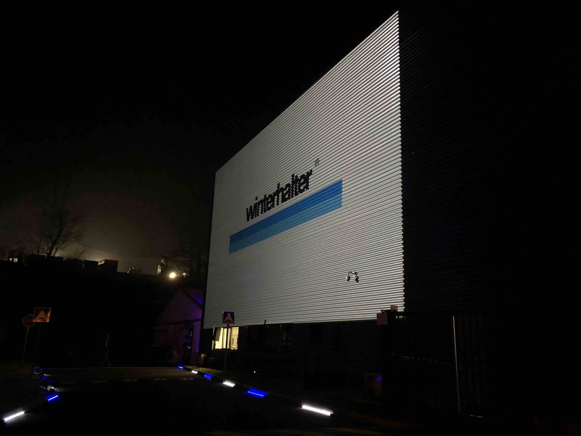 Projection de vidéos et d'images géantes pour inauguration bâtiment Winterhalter à Chaponost