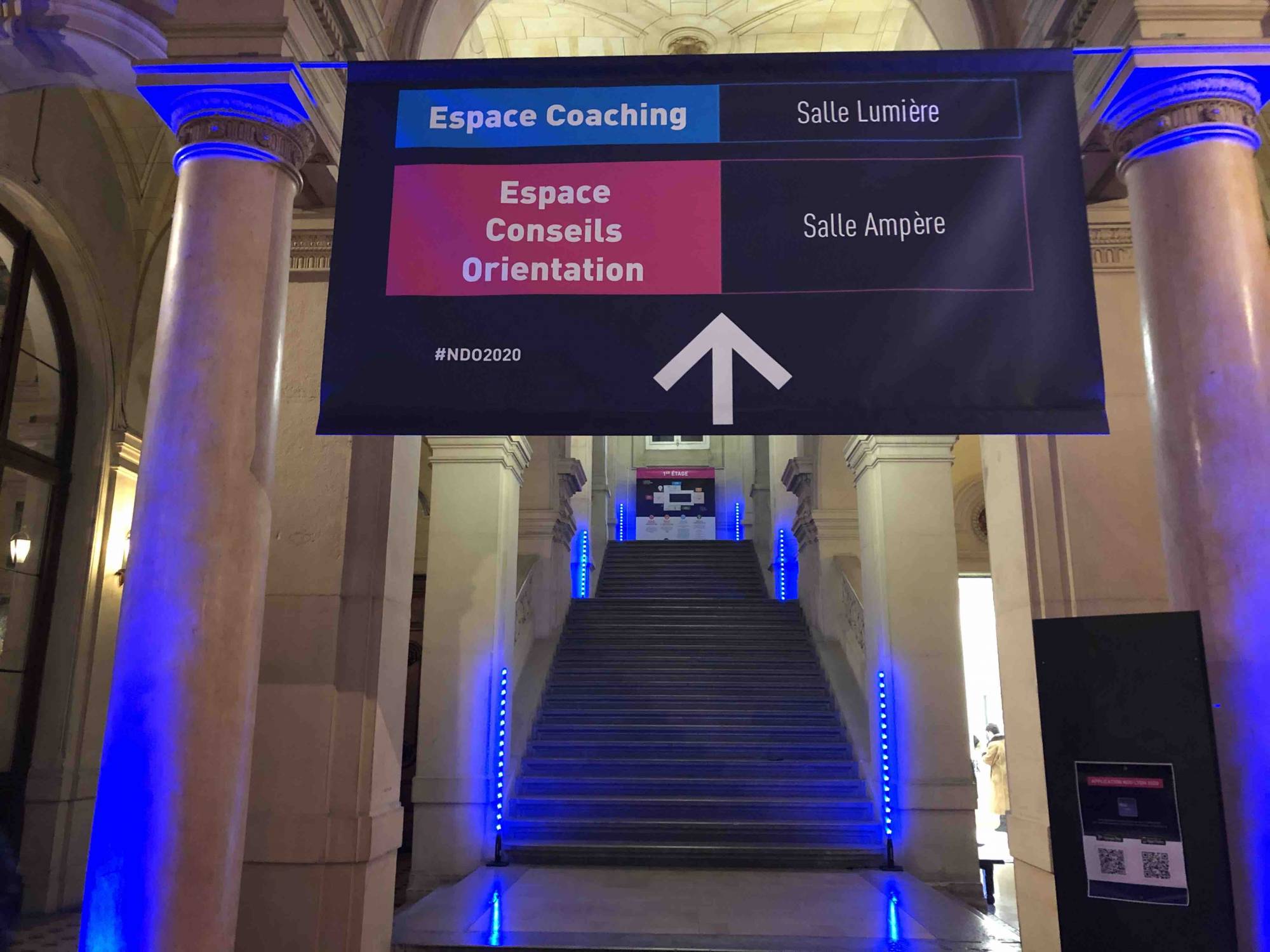 Location tube à led pour signalétique Lyon