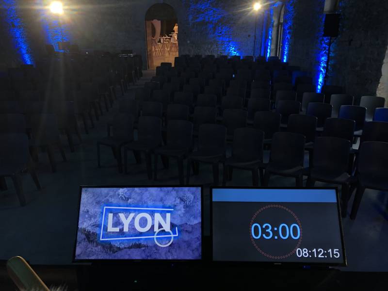 Location d'écran retour pour intervenant pour un événement à Lyon