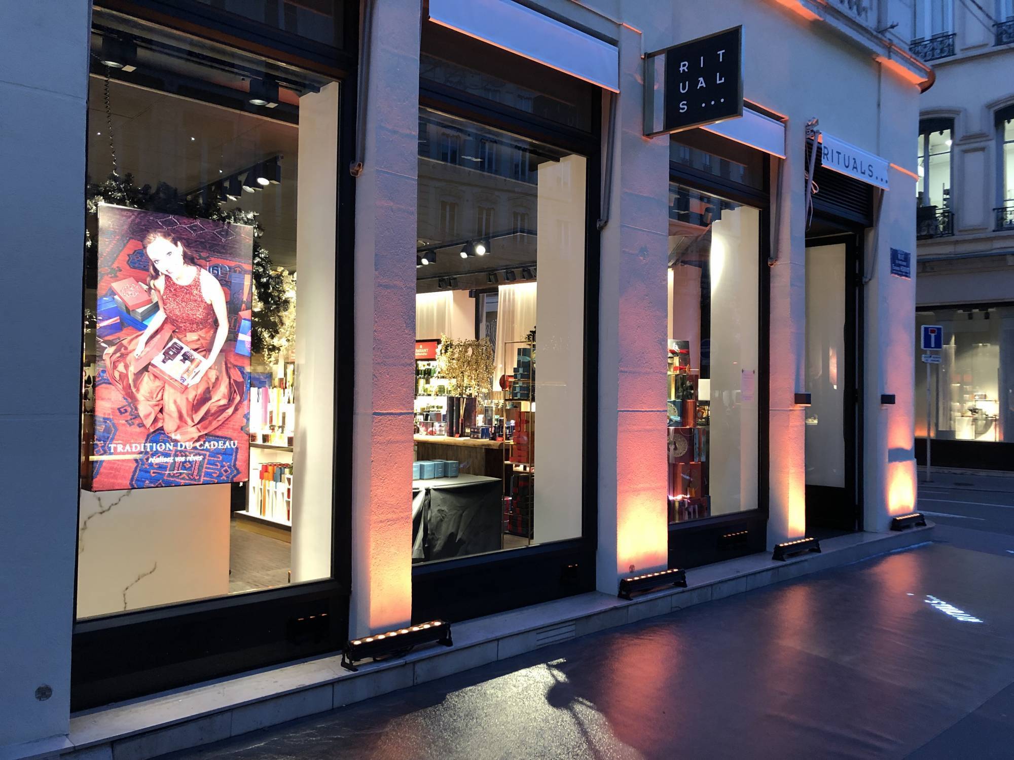 Location freekolor pour inauguration de la nouvelle boutique Rituals rue président Edouard Herriot à Lyon 2
