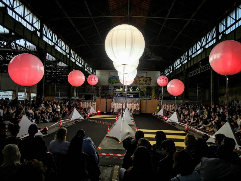 Location ballons géants lumineux pour un événement à Lyon