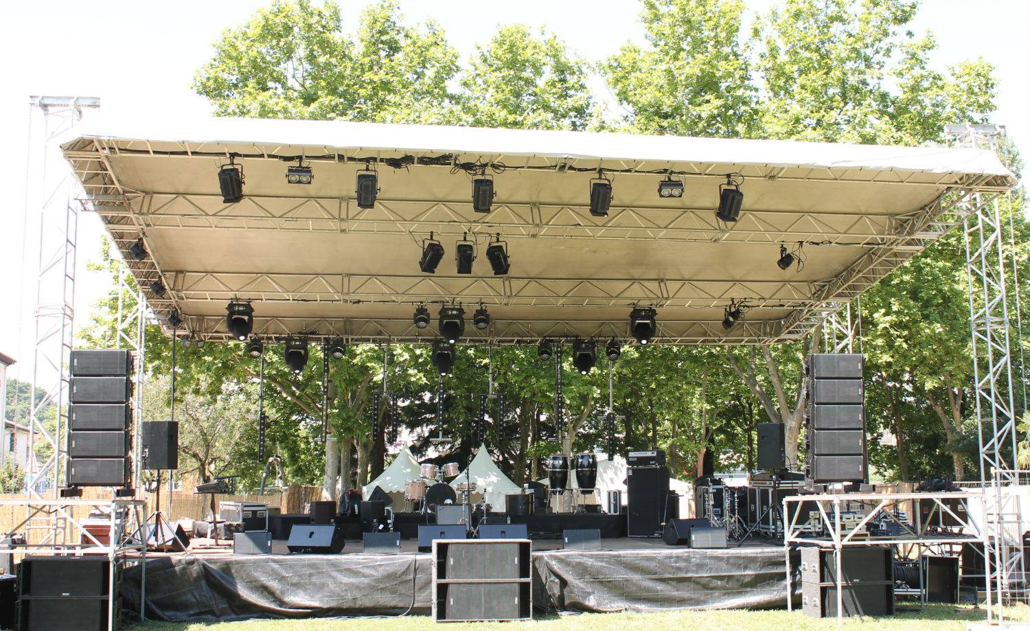 Location de couverture de scène saint genis laval