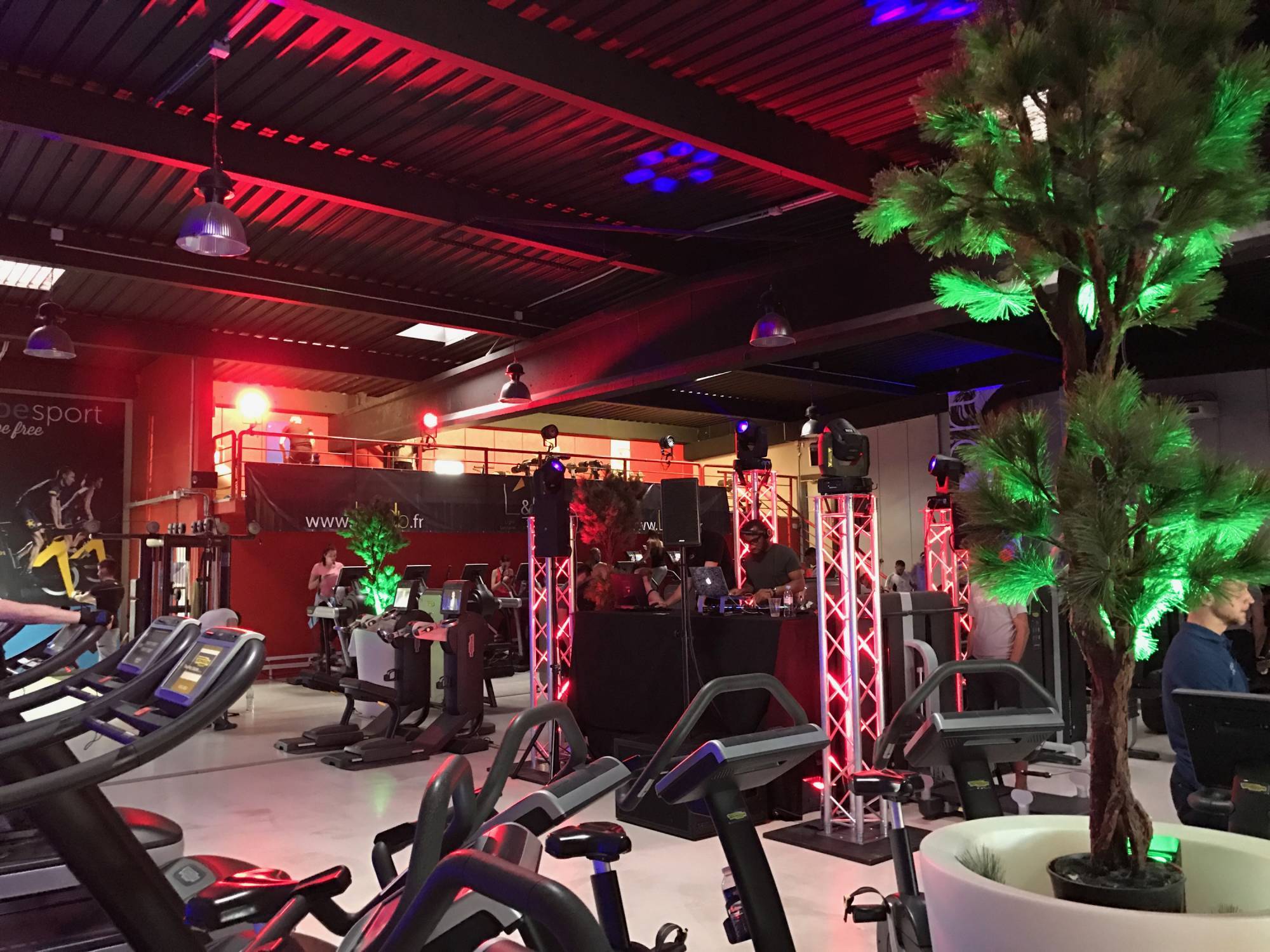 Location structure totem pour inauguration Saint-Genis-Laval L&Db