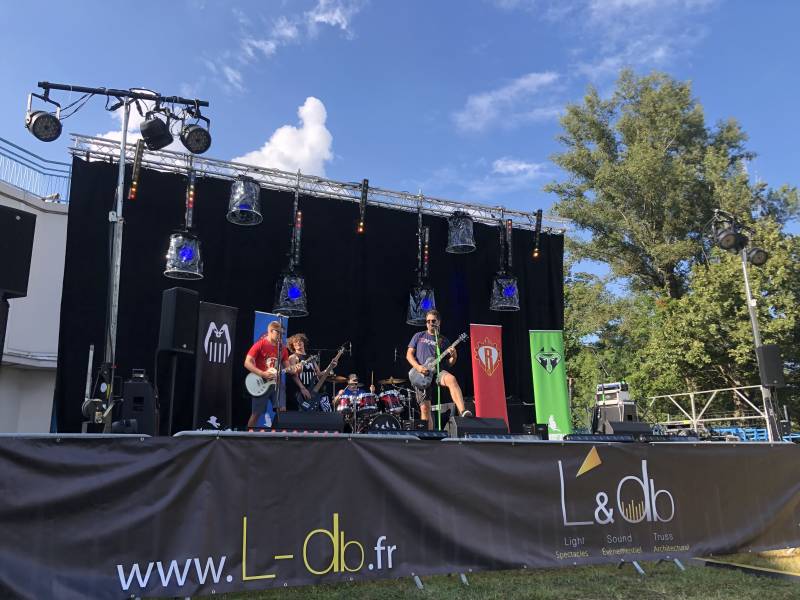 Sonoriser un événement professionnel en extérieur à Annecy : quels sont les défis et nos solutions ?