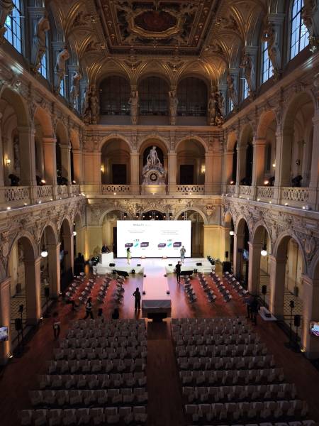 Fourniture et pose d'une moquette blanche pour un événement d'entreprise au Palais de la Bourse de Lyon